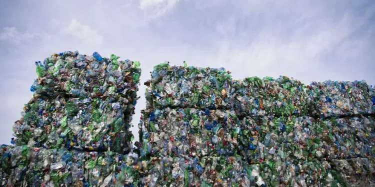 الوجه المظلم لتجارة النفايات العابرة للحدود