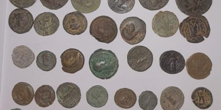 الأردن.. احباط محاولة تهريب قطع أثرية