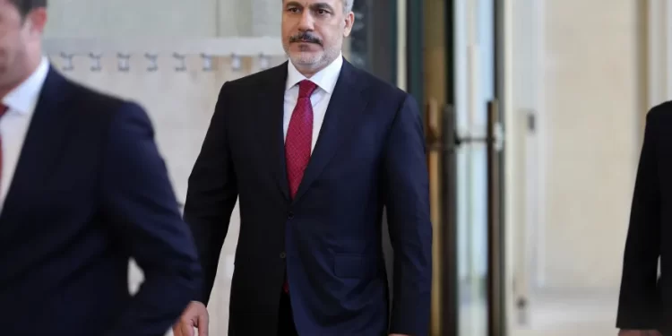 وزير الخارجية التركي يزور واشنطن سعيا لرفع عقوبات أمريكية عن أنقرة