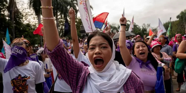 العالم يحتفــــل بيوم المرأة العالمي وسط أزمات جديدة وتآكل للحقوق