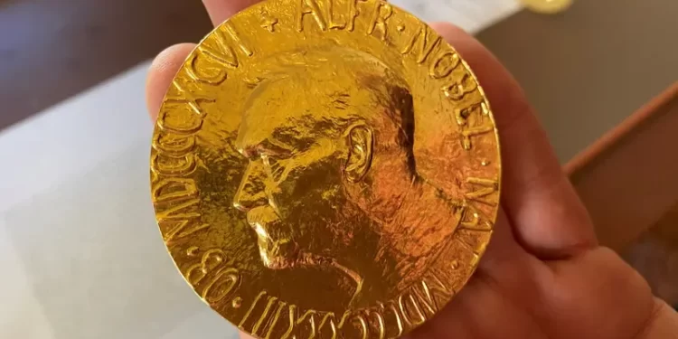 لائحة بأكثر من 300 مرشح لجائزة نوبل للسلام,,, تشــــمل ترامب