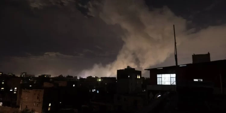 أمريكا تؤكد استمرارها بالضربات العسكرية على الحوثيين