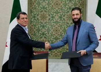 قائد “قسد” يجتمع مع لجنة من الإدارة السورية