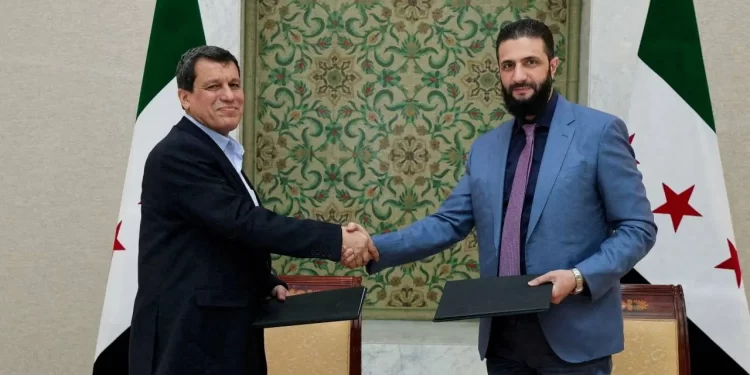 قائد “قسد” يجتمع مع لجنة من الإدارة السورية