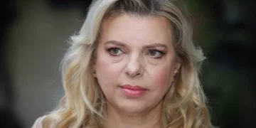سارة نتنياهو تخضع للتحقيق بتهمة الفساد وترهيب شاهدة
