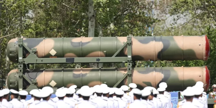 خبراء صواريخ روس توجهوا إلى إيران وسط اشتباكات مع إسرائيل