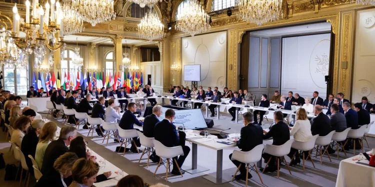 قمة في باريس لوضع اللمسات الأخيرة على (الضمانات الأمنية) لأوكرانيا