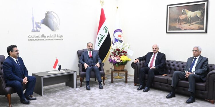 رئيس هيأة الإعلام والاتصالات يستقبل مدير الحلول الفنية لشركة “هواوي/العراق”