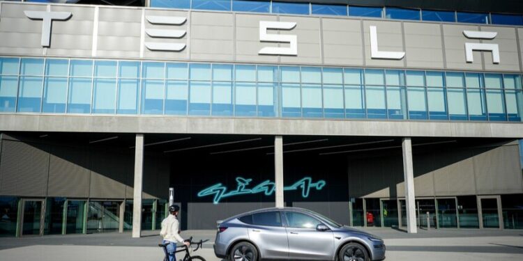 تكساس.. تفكيك عدة “عبوات ناسفة” موضوعة بوكالة تسلا