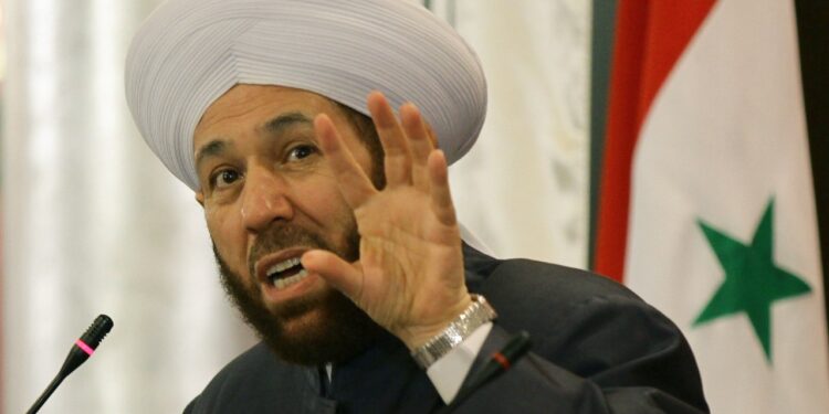 اعتقال مفتي سوريا السابق قبل مغادرته البلاد