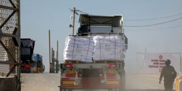 إسرائيل توقف دخول المساعدات إلى غزة