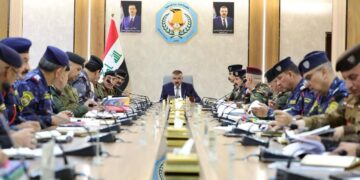 وزير الداخلية يترأس اجتماعاً موسعاً لقادة التشكيلات القتالية