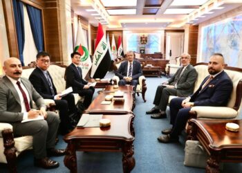 وزير النفط يبحث مع شركة EPS الصينية تطوير حقول النفط والغاز