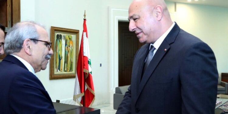 بوادر خلاف بين رئيس لبنان ونواف سلام بسبب “حاكم المصرف”