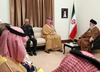 خالد بن سلمان يبحث من طهران مستقبل العلاقات الثنائية