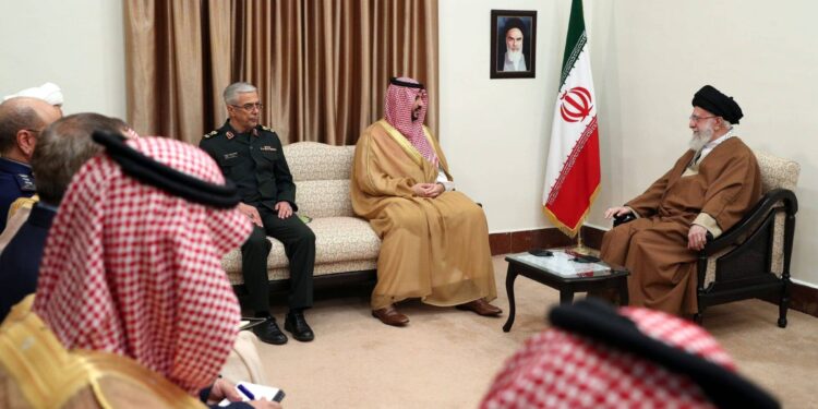 خالد بن سلمان يبحث من طهران مستقبل العلاقات الثنائية