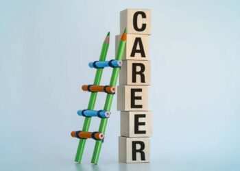 تسابق الأجيال نحو قمة السلم الوظيفي,,, الكفاءة أم الأقدمية؟ تسابق الأجيال