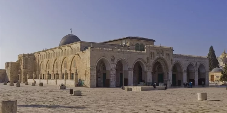 تحذير فلسطيني من مخططات إسرائيلية لــ”تفجيــر المسجد الأقصى”