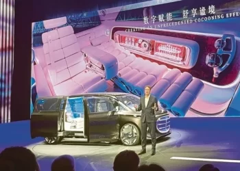 مرسيدس بنز تســـتعد لـ “تحـول يحدث مرة واحدة في القرن”