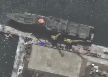 زعيم كوريا الشمالية يبنـــي “أضخم” سفينة عسكرية