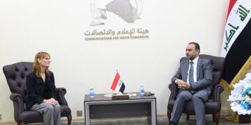 رئيس هيأة الإعلام والاتصالات يبحث مع مسؤولي “ستارلينك” متطلبات تنظيم الخدمة وضمان السيادة الوطنية على الفضاء الترددي