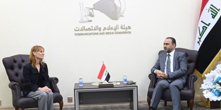 رئيس هيأة الإعلام والاتصالات يبحث مع مسؤولي “ستارلينك” متطلبات تنظيم الخدمة وضمان السيادة الوطنية على الفضاء الترددي