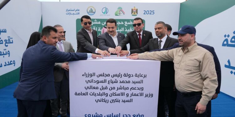 السوداني يطلق ثلاث مشاريع خدمية في ذي قار
