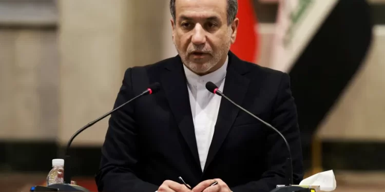 وزير خارجية إيران سينقل رسالة من خامنئي إلى بوتين