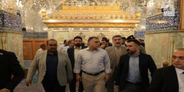 وزير النفط الايراني يزور المراقد المقدسة في النجف والكوفة