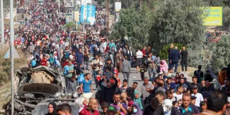 مئات الآلاف يفرون من رفح مع تقدم القوات الإسرائيلية: تصعيد جديد في الحرب على غزة