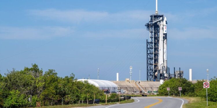 إيلون ماسك يشيد مدينة “كاملة الأوصاف” حول سبايس إكس