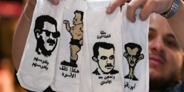 صور الأسد وعباراته تتحول مادة ساخرة على جوارب رائجة في دمشق