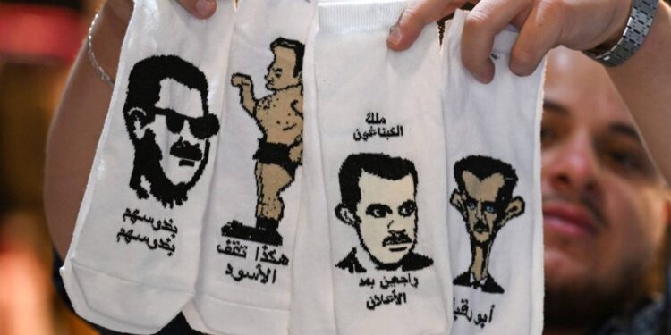 صور الأسد وعباراته تتحول مادة ساخرة على جوارب رائجة في دمشق