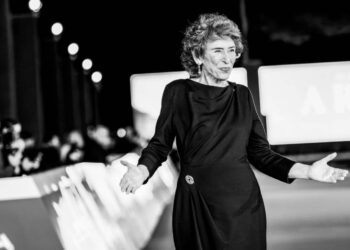 تاريخ إيران من خلال مئة ألف بيت من الشعر مليئة بالحكايات والعبر