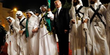 ترامب إلى السعودية… وجهة واحدة باهتمامات مغايرة لولايتين