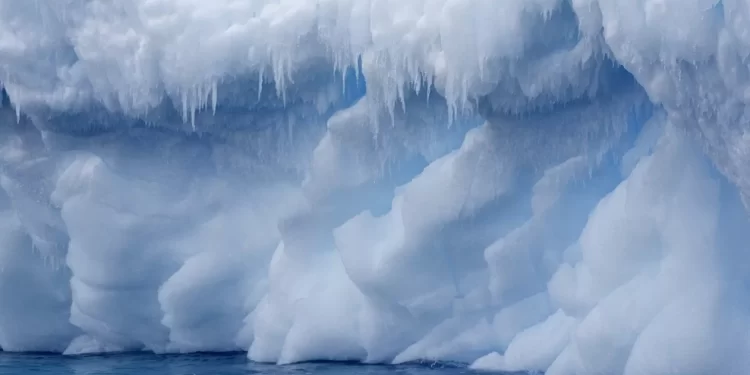 نمــــو غير مسبوق لجليد أنتاركتيكا