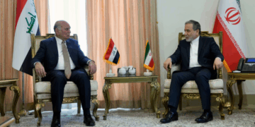 وزير الخارجية يؤكد على تفعيــل اللجان المشتركة مع إيران