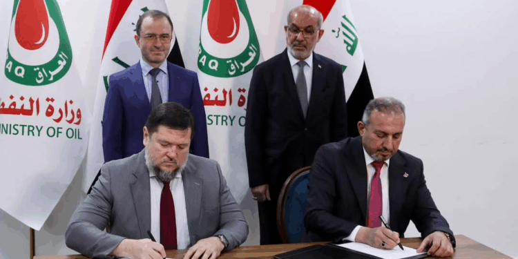 العراق يوقع عقدا مع “غازبروم الروسية” لرفع معدلات إنتاج النفط والغاز في حقل بدرة