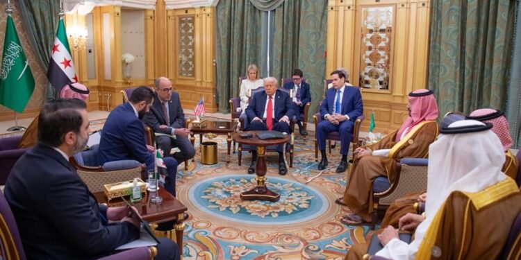 الصور الأولى للقــــاء ترامب والشرع في الرياض