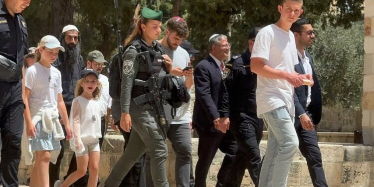 بن غفير يقتحم المسجد الأقصى