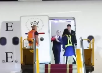 ماكرون يعلّق على “صفعة” زوجته