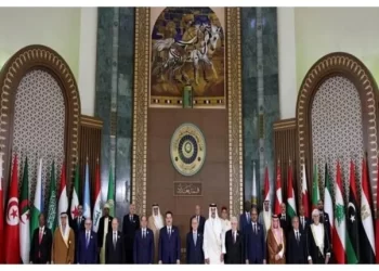لوحة تخطف الأنظار خلف الزعماء العرب في بغداد