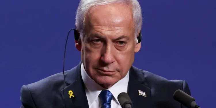 إسرائيل تطالب قطر (بالكـــف عن اللعب على الجانبين) في محادثات غزة