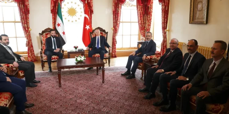 أردوغان يجري محادثات مع الشرع في إسطنبول