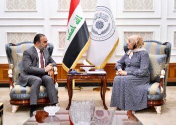 رئيس هيأة الإعلام والاتصالات يناقش مع وزيرة المالية مشاريع الأتمتة وآليات التكامل الرقمي