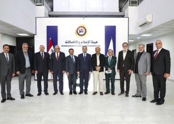 رئيس هيأة الإعلام والاتصالات يعقد لقاءات نوعية مع نخب إعلامية وأكاديمية لتعزيز الحوار وتطوير القطاع
