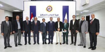 رئيس هيأة الإعلام والاتصالات يعقد لقاءات نوعية مع نخب إعلامية وأكاديمية لتعزيز الحوار وتطوير القطاع