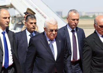 الرئيس الفلسطيني يصل إلى بغداد