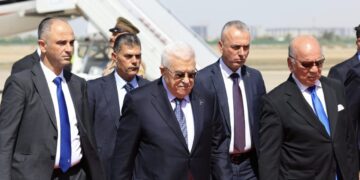 الرئيس الفلسطيني يصل إلى بغداد