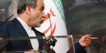 إيران تحــــذر “أمريكا وإسرائيل” من استهداف مواقعها النووية